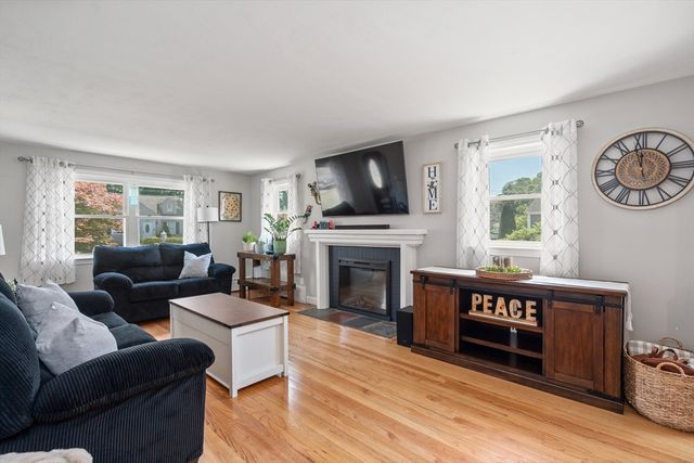 100 Norris St, Agawam, MA 01030