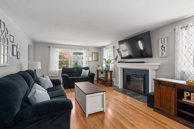 100 Norris St, Agawam, MA 01030