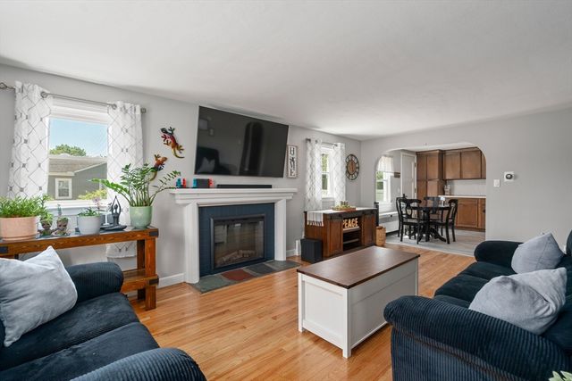 100 Norris St, Agawam, MA 01030