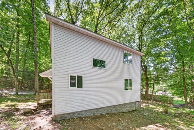 7 Cascade Trail, Monroe, NY 10950