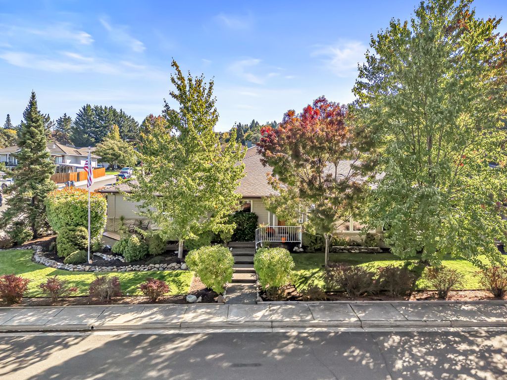 4250 Tamarack Drive, Medford, OR 97504