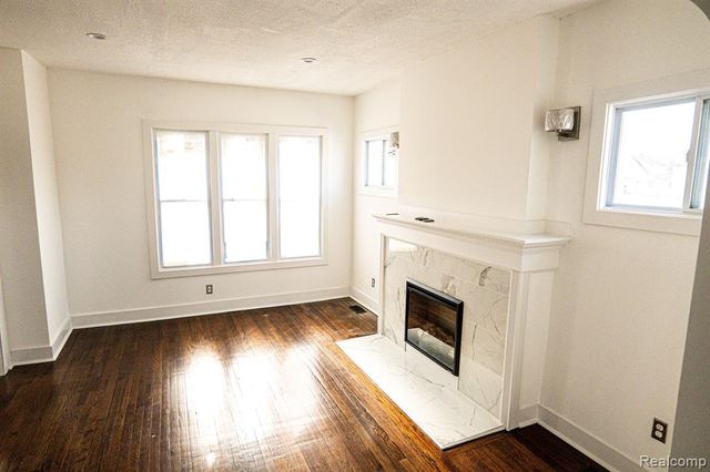 2552 N La Salle Gardens, Detroit, MI 48206