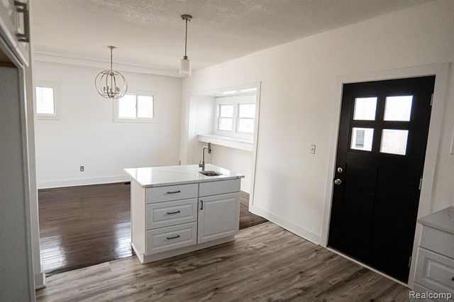 2552 N La Salle Gardens, Detroit, MI 48206