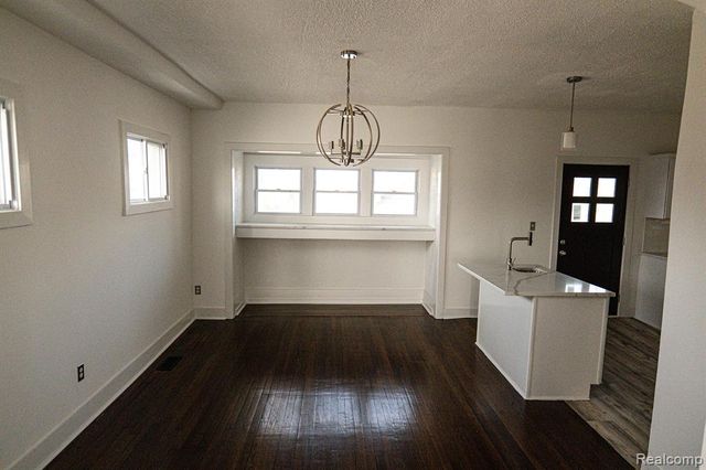 2552 N La Salle Gardens, Detroit, MI 48206