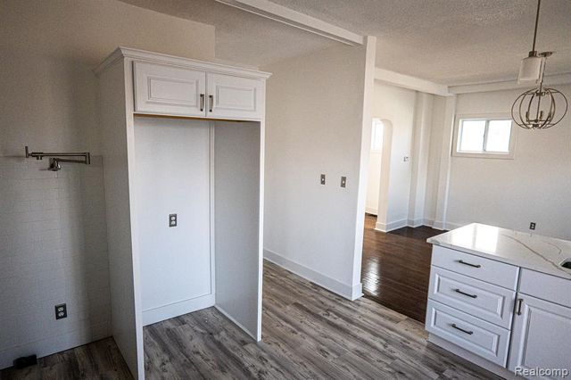 2552 N La Salle Gardens, Detroit, MI 48206