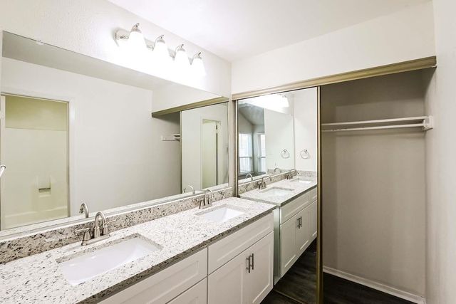 15610 Cabot Creek Circle, Houston, TX 77070