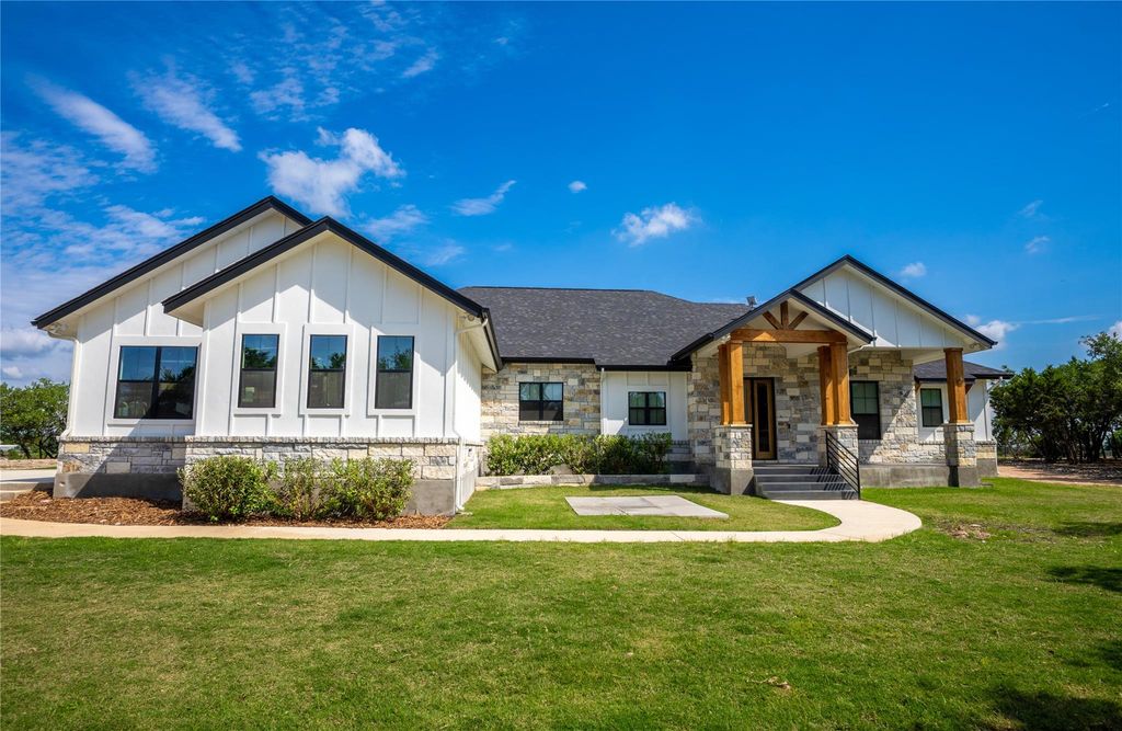 444 Flying B Ranch RD, Bertram, TX 78605