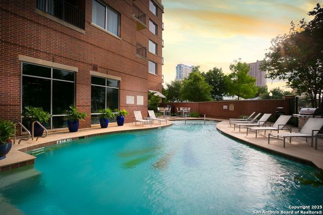 215 Center St Apt 1104, San Antonio, TX 78202