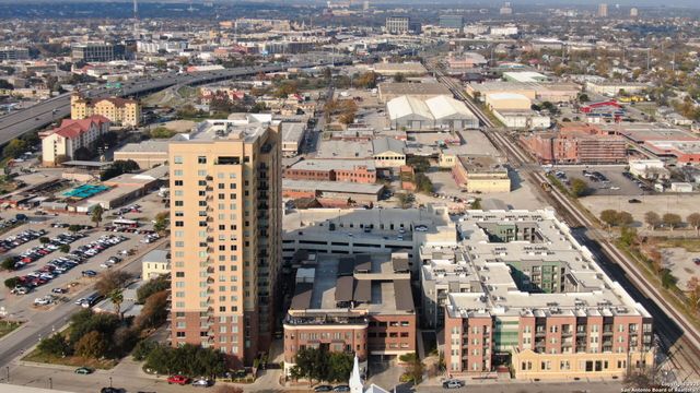 215 Center St Apt 1104, San Antonio, TX 78202
