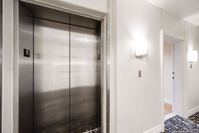 215 Center St Apt 1104, San Antonio, TX 78202