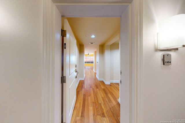 215 Center St Apt 1104, San Antonio, TX 78202