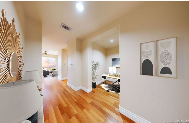 215 Center St Apt 1104, San Antonio, TX 78202