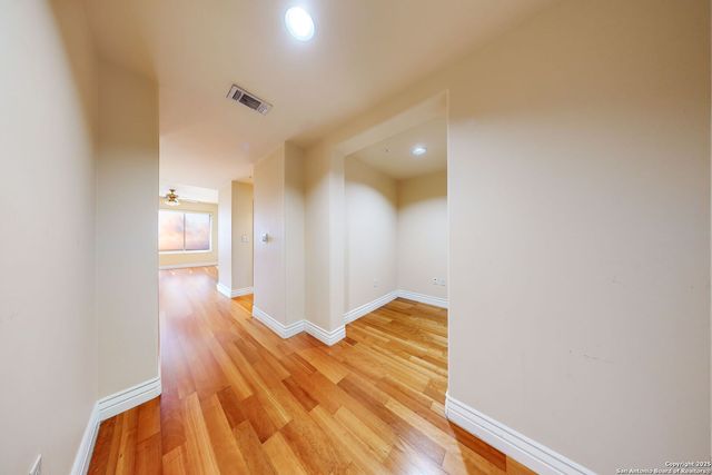 215 Center St Apt 1104, San Antonio, TX 78202