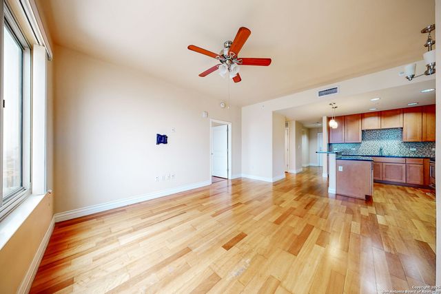 215 Center St Apt 1104, San Antonio, TX 78202