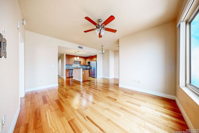 215 Center St Apt 1104, San Antonio, TX 78202