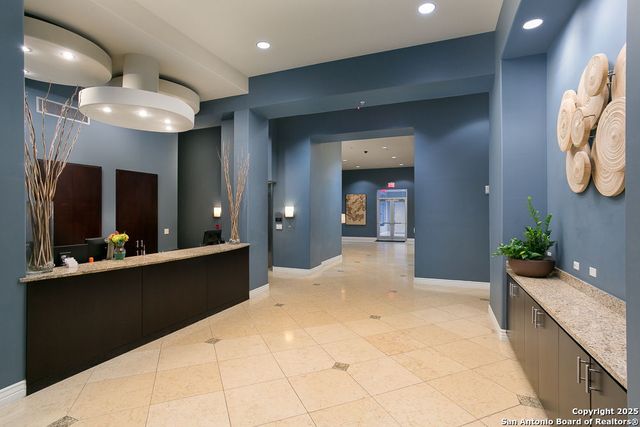 215 Center St Apt 1104, San Antonio, TX 78202