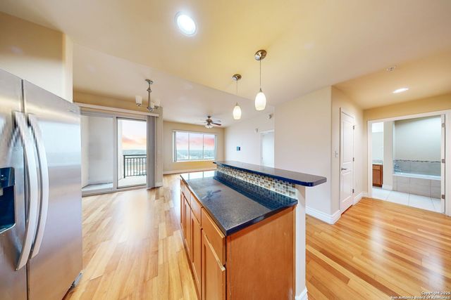 215 Center St Apt 1104, San Antonio, TX 78202