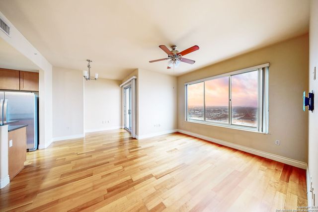 215 Center St Apt 1104, San Antonio, TX 78202