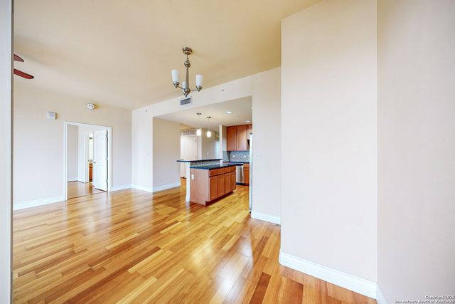 215 Center St Apt 1104, San Antonio, TX 78202