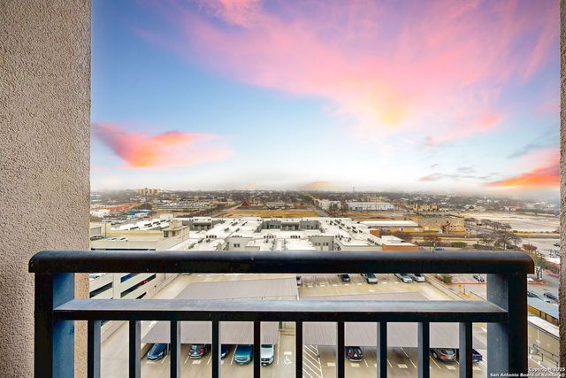 215 Center St Apt 1104, San Antonio, TX 78202