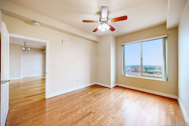 215 Center St Apt 1104, San Antonio, TX 78202