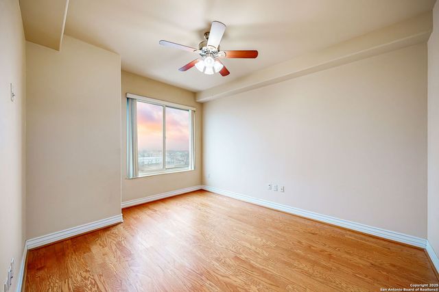 215 Center St Apt 1104, San Antonio, TX 78202