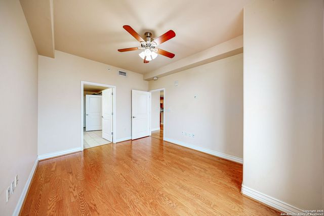 215 Center St Apt 1104, San Antonio, TX 78202