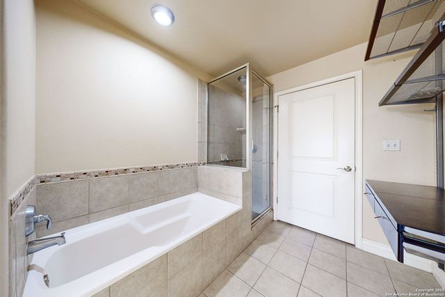 215 Center St Apt 1104, San Antonio, TX 78202