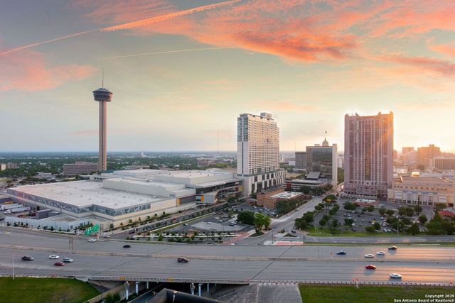215 Center St Apt 1104, San Antonio, TX 78202