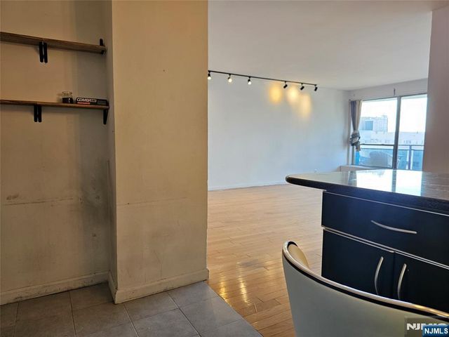 2077 Center Avenue 17D, Fort Lee, NJ 07024