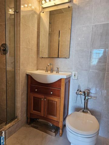 2077 Center Avenue 17D, Fort Lee, NJ 07024