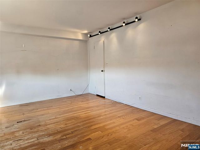 2077 Center Avenue 17D, Fort Lee, NJ 07024