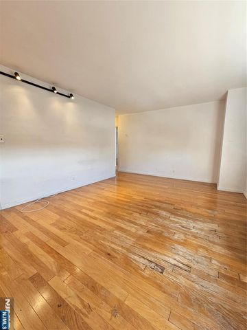 2077 Center Avenue 17D, Fort Lee, NJ 07024