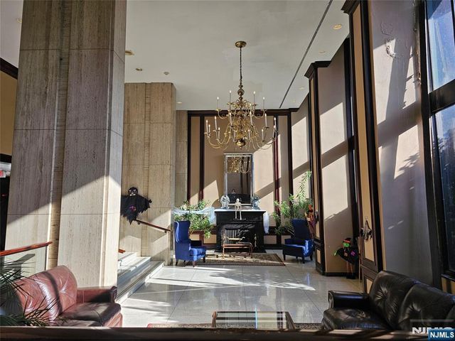 2077 Center Avenue 17D, Fort Lee, NJ 07024