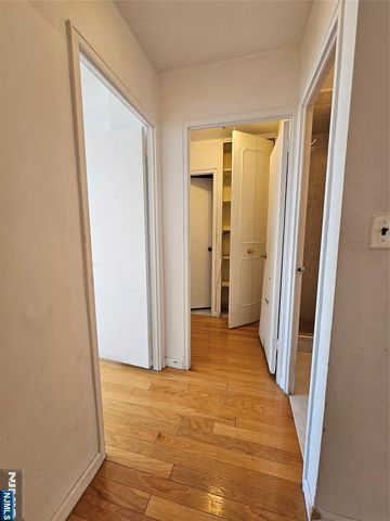 2077 Center Avenue 17D, Fort Lee, NJ 07024