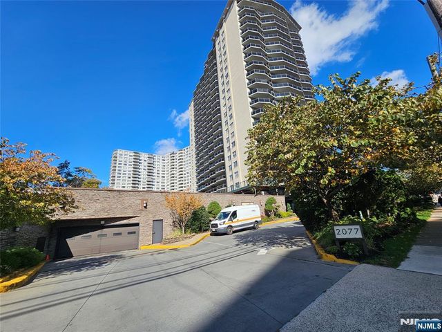 2077 Center Avenue 17D, Fort Lee, NJ 07024