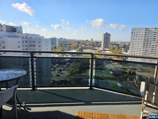 2077 Center Avenue 17D, Fort Lee, NJ 07024