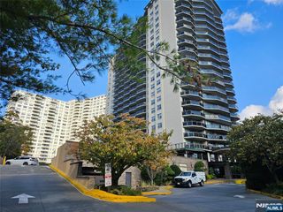 2077 Center Avenue 17D, Fort Lee, NJ 07024