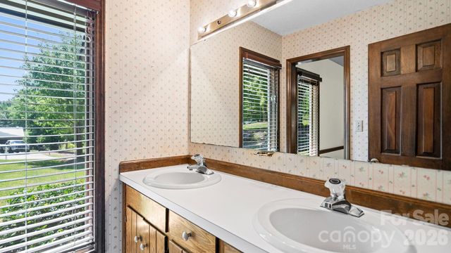 297 Mockingbird Lane, Mcadenville, NC 28081