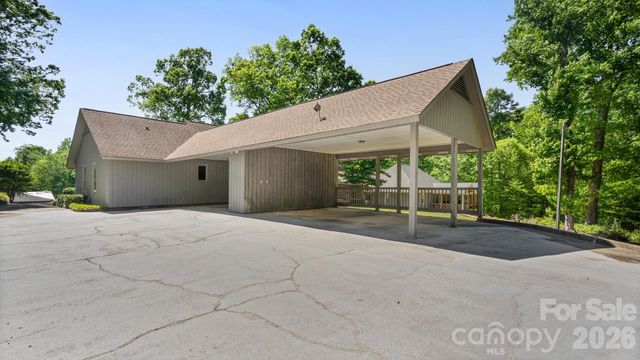 297 Mockingbird Lane, Mcadenville, NC 28081