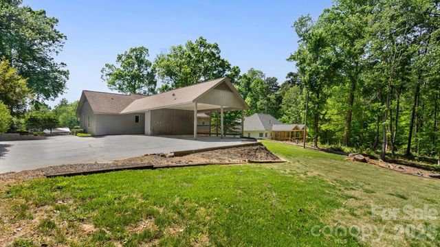 297 Mockingbird Lane, Mcadenville, NC 28081