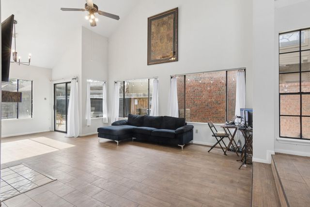 6718 Queensclub Drive, Houston, TX 77069