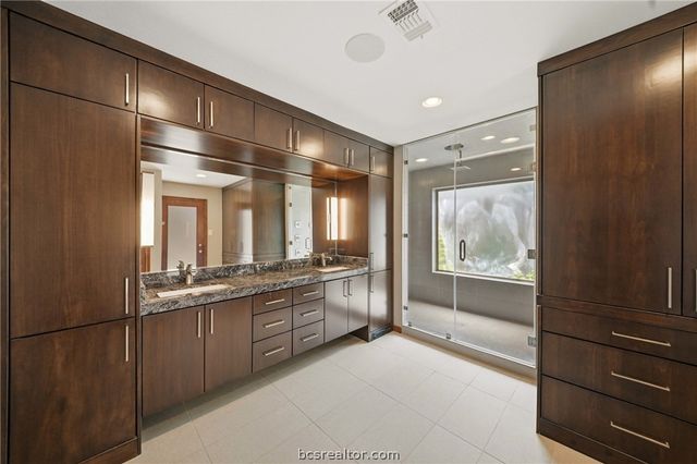 3004 Brothers Boulevard, College Station, TX 77845