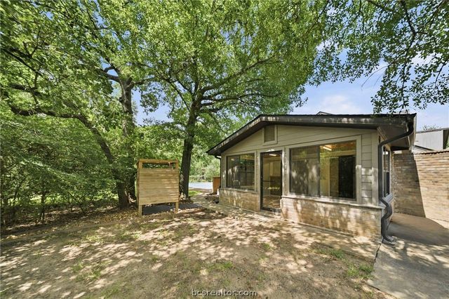 3004 Brothers Boulevard, College Station, TX 77845