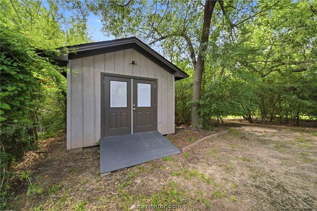 3004 Brothers Boulevard, College Station, TX 77845