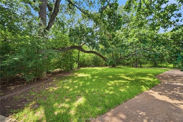 3004 Brothers Boulevard, College Station, TX 77845