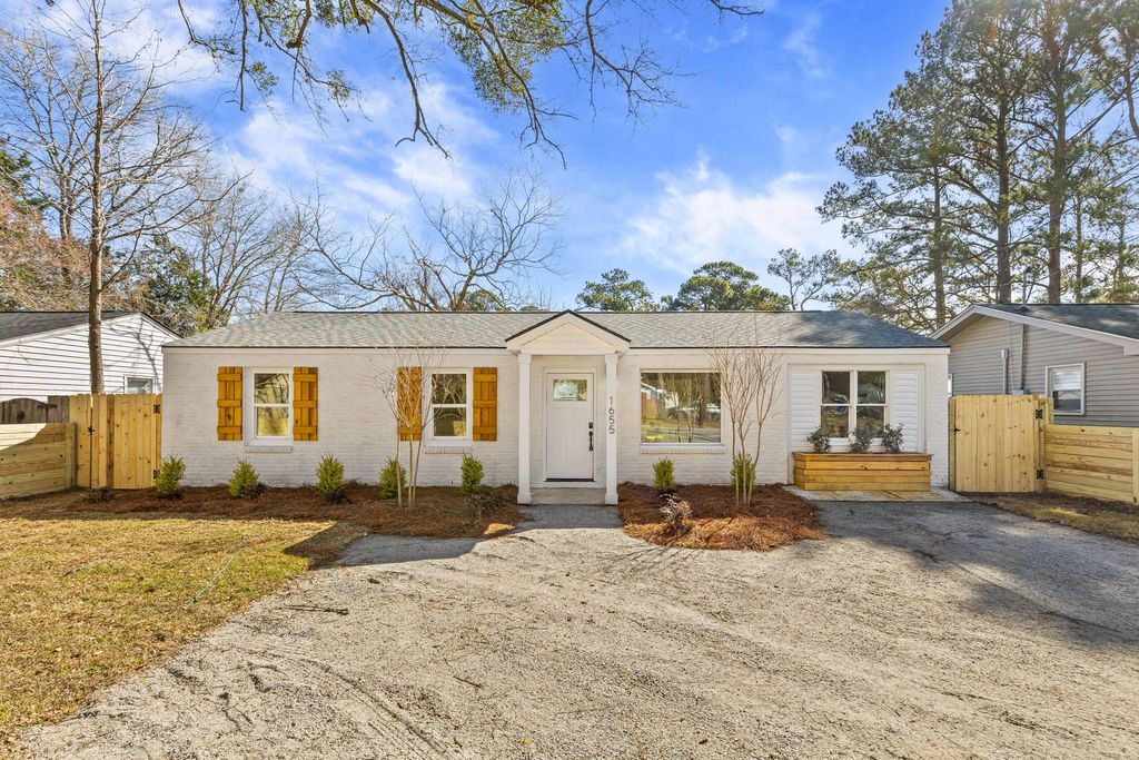 Image 2 of property listing at 1655 Brownswood Road, Johns Island, SC 29455