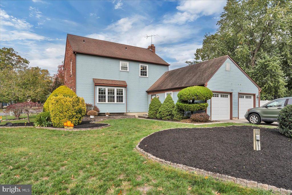 68 STURBRIDGE DR, Sicklerville, NJ 08081