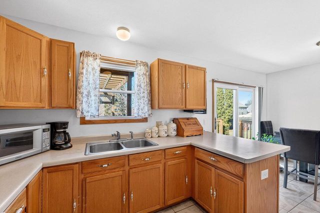 804 Fieldstone WAY, Watertown, WI 53094