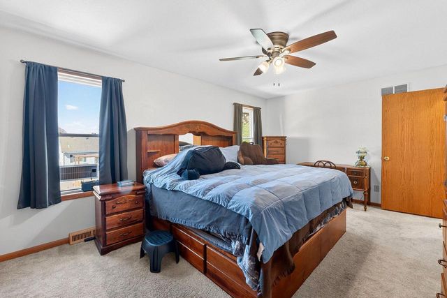 804 Fieldstone WAY, Watertown, WI 53094